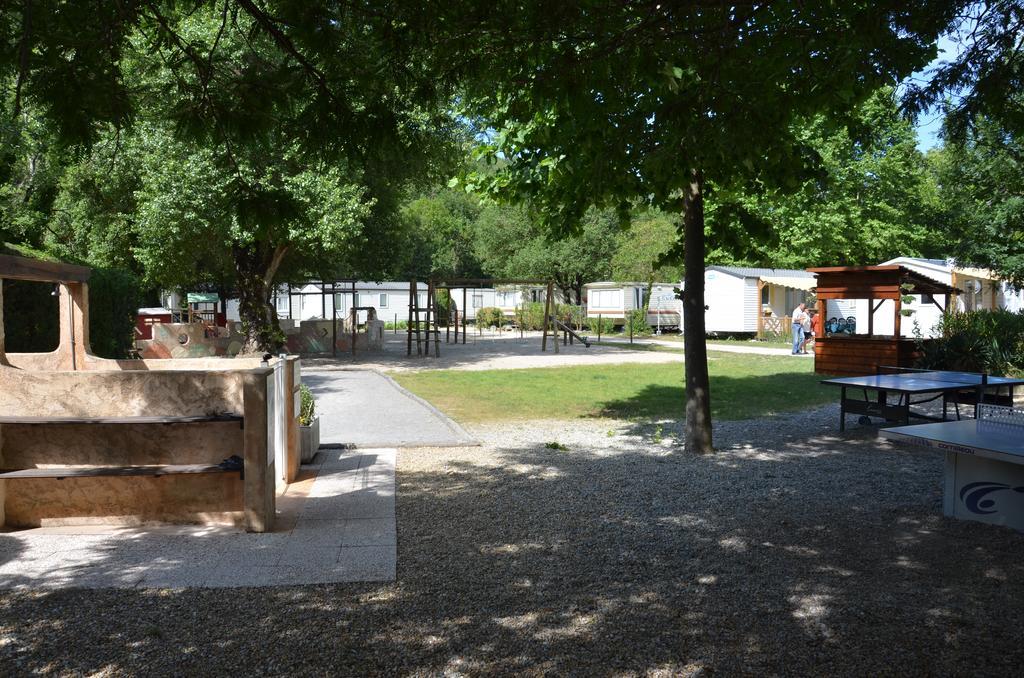 Camping Hotel Les Rives Du Loup Tourrettes-sur-Loup Bagian luar foto