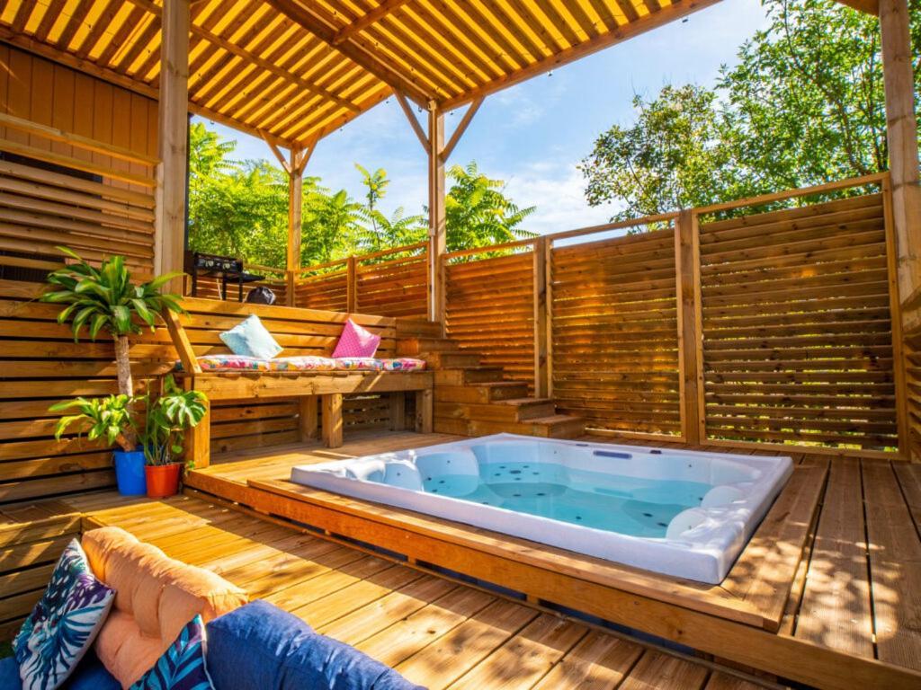 Camping Hotel Les Rives Du Loup Tourrettes-sur-Loup Bagian luar foto