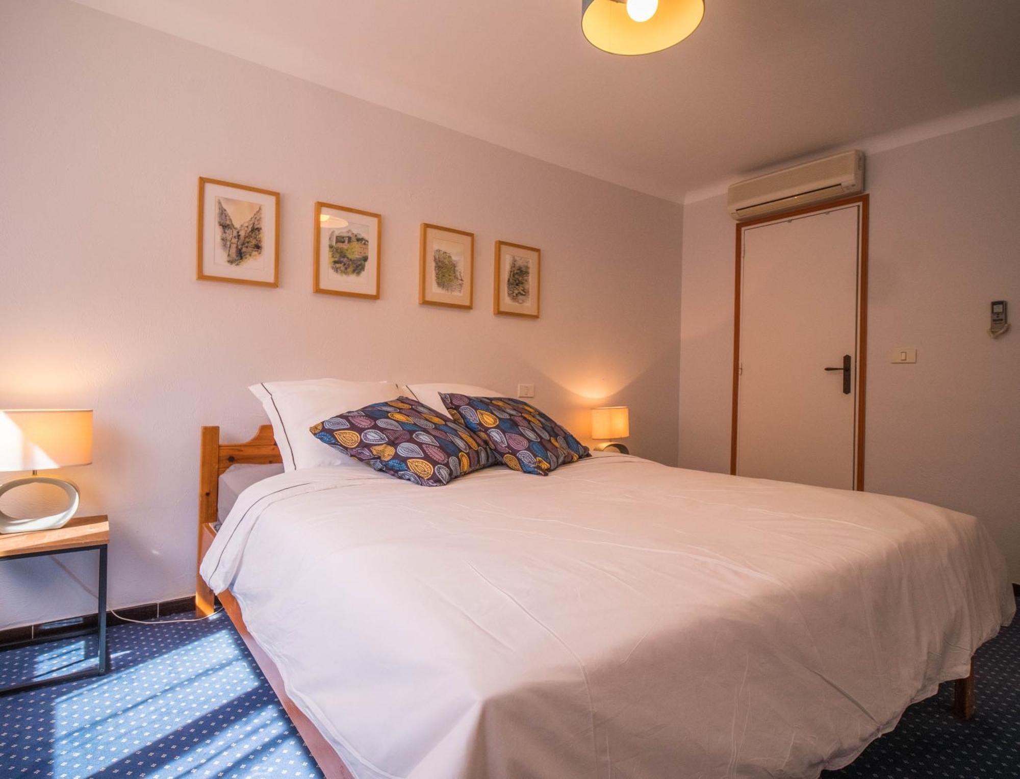 Camping Hotel Les Rives Du Loup Tourrettes-sur-Loup Bagian luar foto
