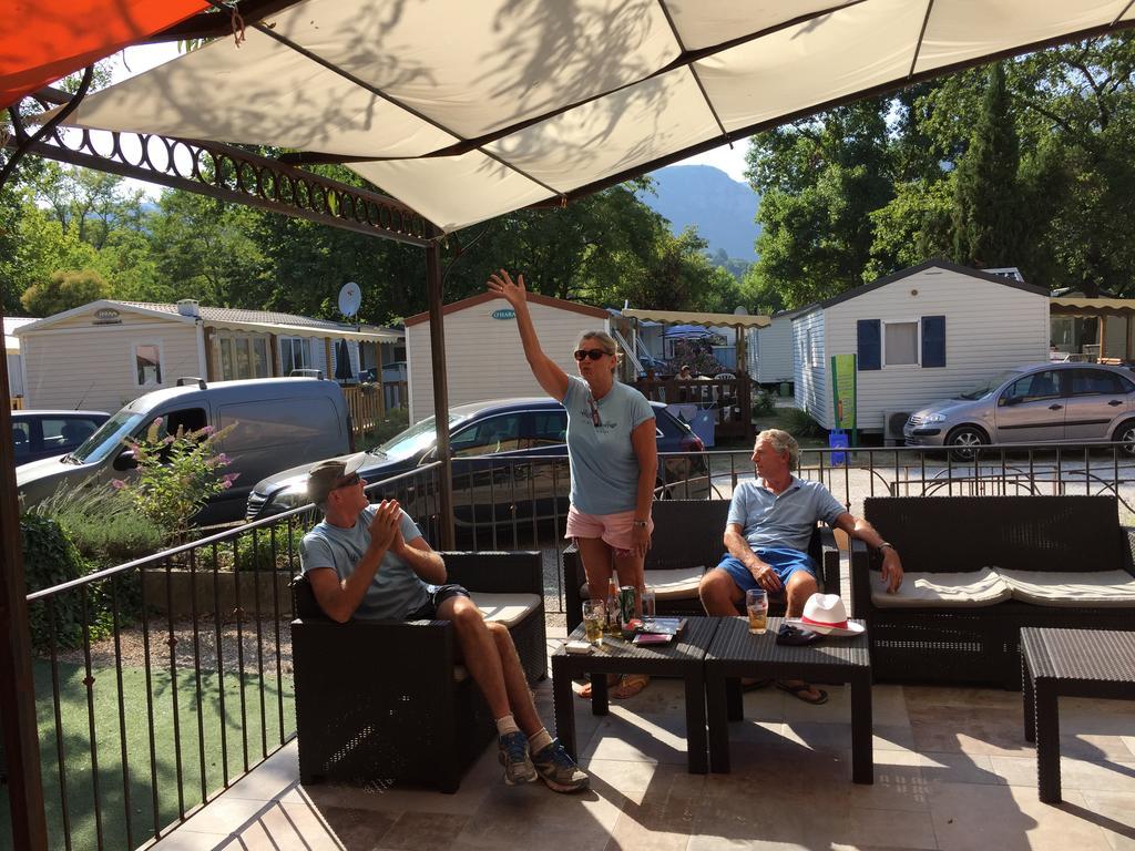 Camping Hotel Les Rives Du Loup Tourrettes-sur-Loup Bagian luar foto