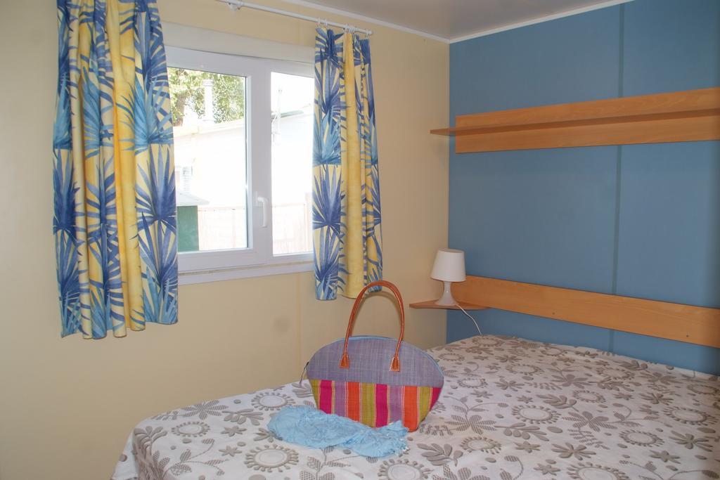 Camping Hotel Les Rives Du Loup Tourrettes-sur-Loup Bagian luar foto